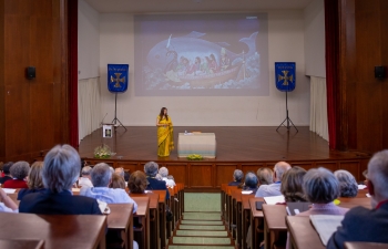Ambassador of India to Portugal H.E. Mrs. K. Nandini Singla giving Closing Remarks at the International Conference on Consciousness organized by the CENTRO LUSITANO at the University of Lisbon (18-19 May 2019)
