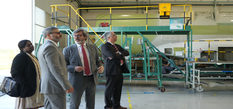 Ambassador Puneet Roy Kundal during his visit to OGMA – Indústria Aeronáutica de Portugal S.A