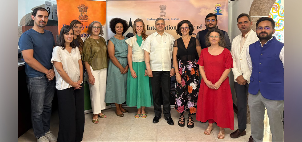 The Ambassador thanked the yoga instructors and volunteers for their support in organizing 15 International Day of Yoga 2026 events across Portugal.